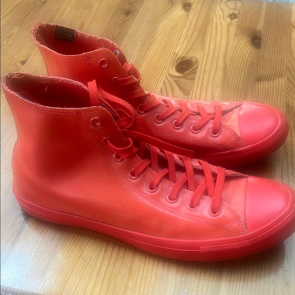 Converse High-Top Sneakers in Vibrant Red - Picture 4 of 13